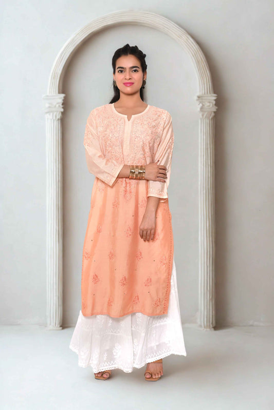 सेमी-चंदेरी चिकनकारी और मुकेश वर्क महिलाओं के लिए सिला हुआ कुर्ता - ऑरेंज ओम्ब्रे